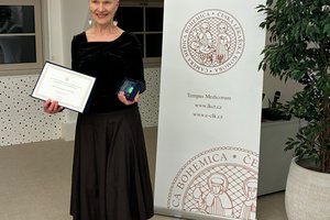 Přebírání Ceny profesora Radka Ptáčka za celoživotní přínos v oblasti vzdělávání lékařů