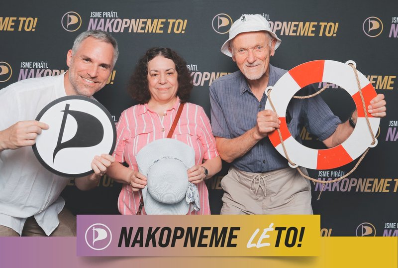 Senioři na palubě