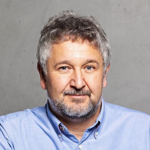 Křeslo pro hosta s Petrem Smejkalem: Infekce, prevence a zdravý nadhled